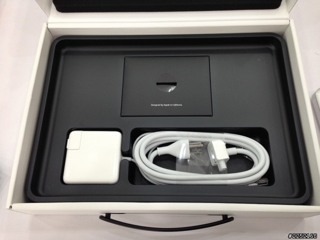 [開箱文]飛速的.....  Macbook  pro   13 .....