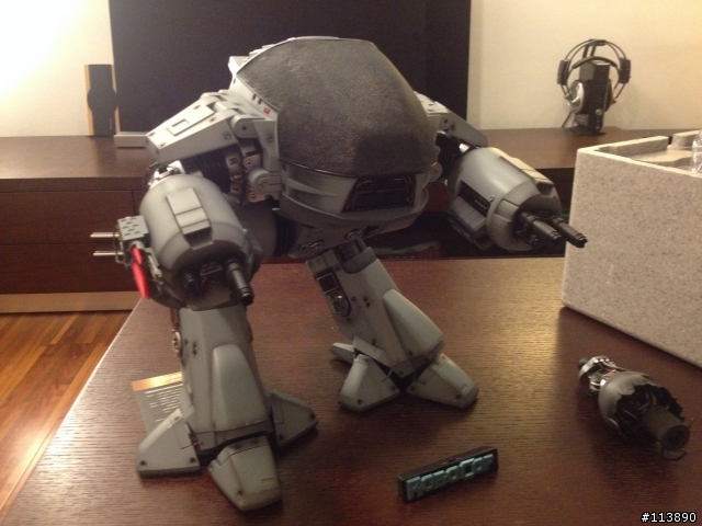 hottoys ed209