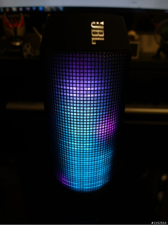 超簡易開箱~絕對光害!!  JBL PULSE 炫彩霓虹無線藍牙喇叭