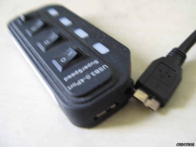 usb 3.0 hub 不推薦買這款 ( 因為 micro B 接頭 )