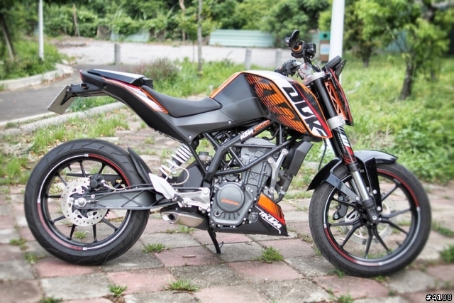 輕巧暢快的都市遊俠 - KTM Duke 200