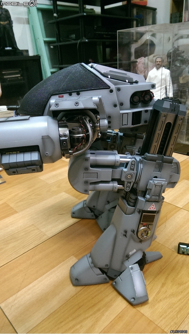 開箱~~~ Hot Toys 機器戰警 ED-209 ~^^~