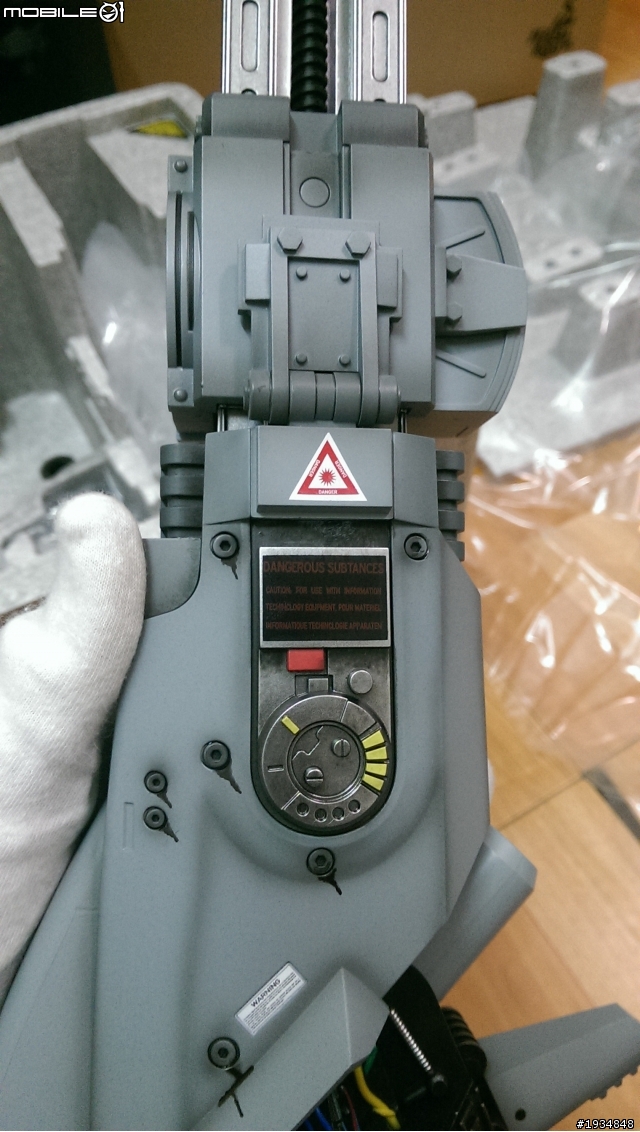 開箱~~~ Hot Toys 機器戰警 ED-209 ~^^~