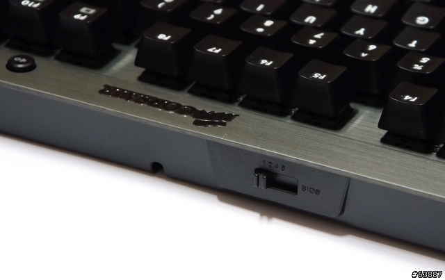 CORSAIR電競級紅軸機械鍵盤 - Vengeance K65與K95使用心得