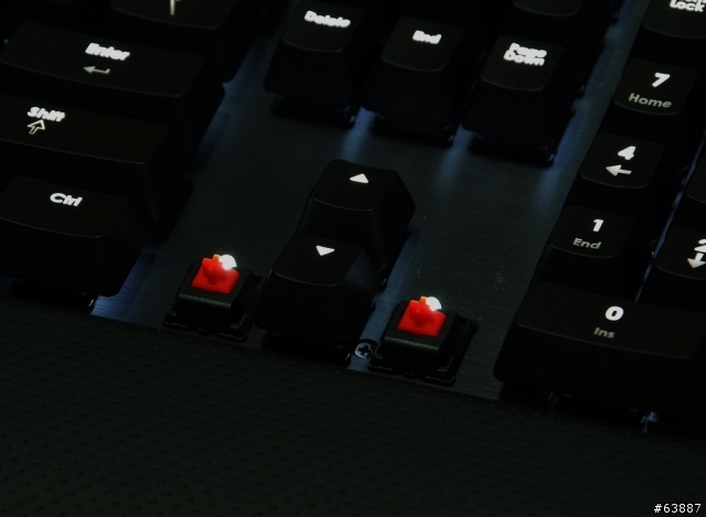 CORSAIR電競級紅軸機械鍵盤 - Vengeance K65與K95使用心得