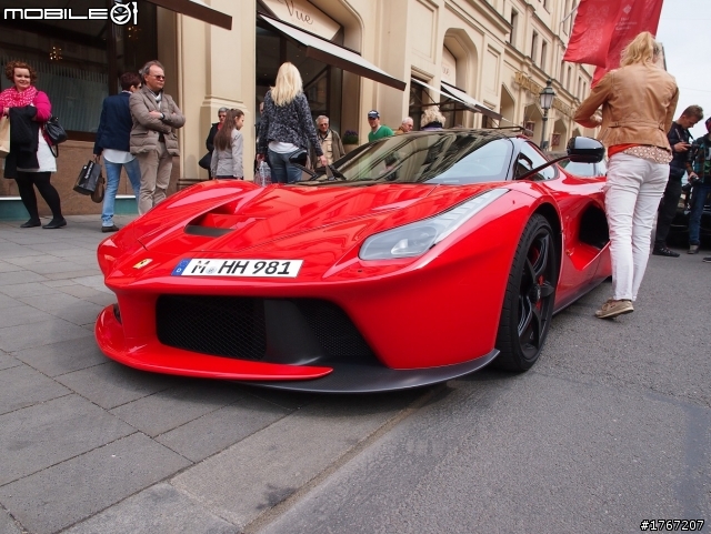 德國街頭巧遇馬王-LaFerrari