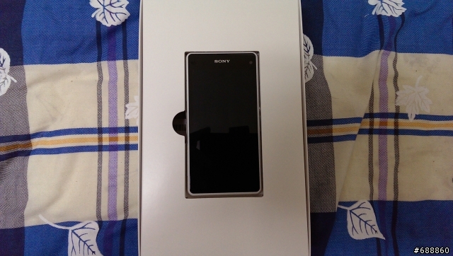 [開箱]老姊的人生第一支上網吃到飽綁約機SONY Z1 Compact(白)