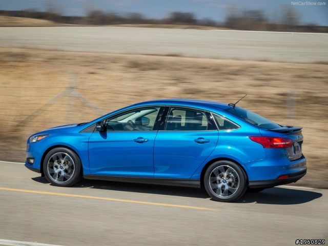 2015 ford focus sedan 4D版的MK3.5還蠻帥的 台福快點上吧..