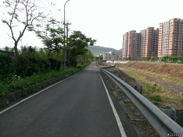 汐止摩天鎮到五堵火車站河濱車道