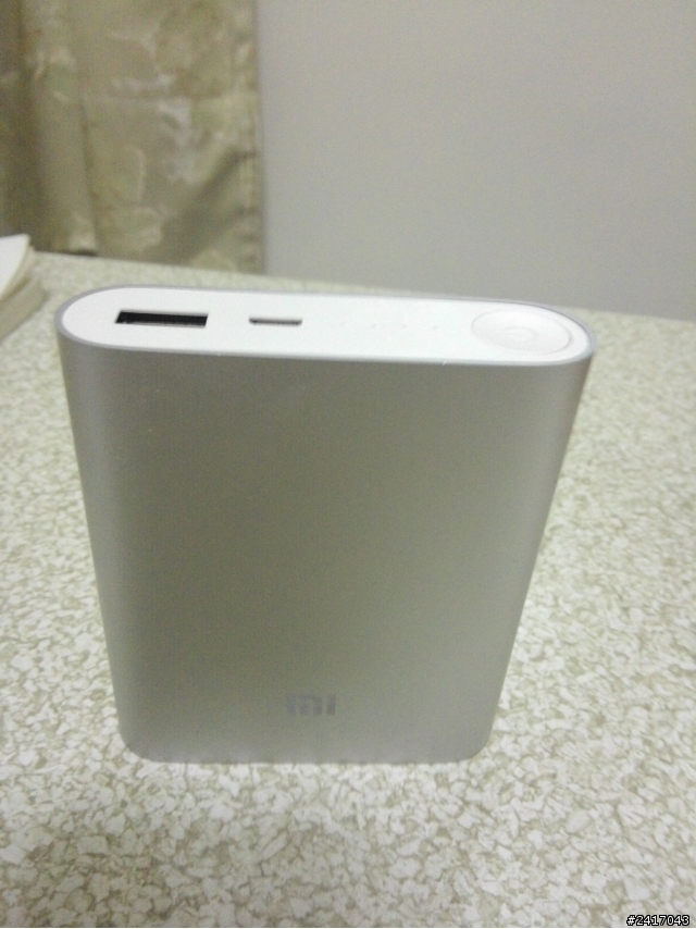 小米行動電源,USB接口過於裡面