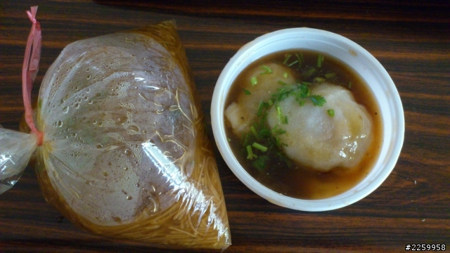 牙縫,別吃臭豆腐了,進來吃這..
