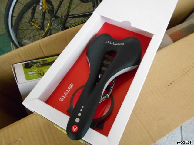 [遲來的開箱]義大利老鷹carrera veleno RN & 義大利astute手工座墊