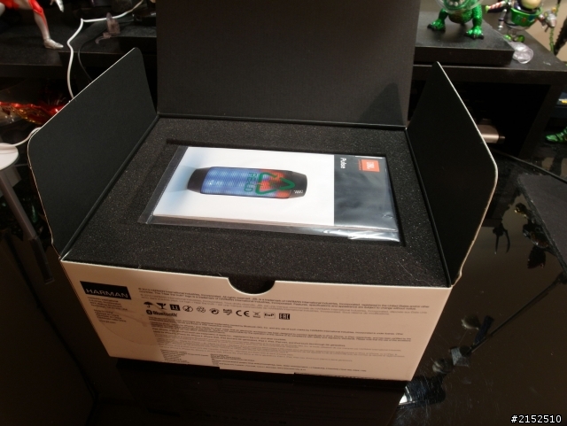 超簡易開箱~絕對光害!!  JBL PULSE 炫彩霓虹無線藍牙喇叭