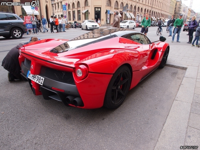 德國街頭巧遇馬王-LaFerrari