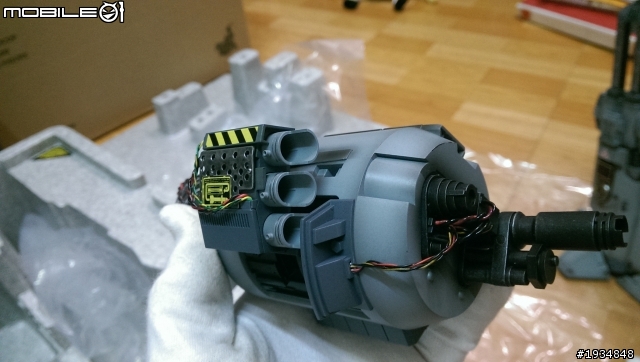 開箱~~~ Hot Toys 機器戰警 ED-209 ~^^~