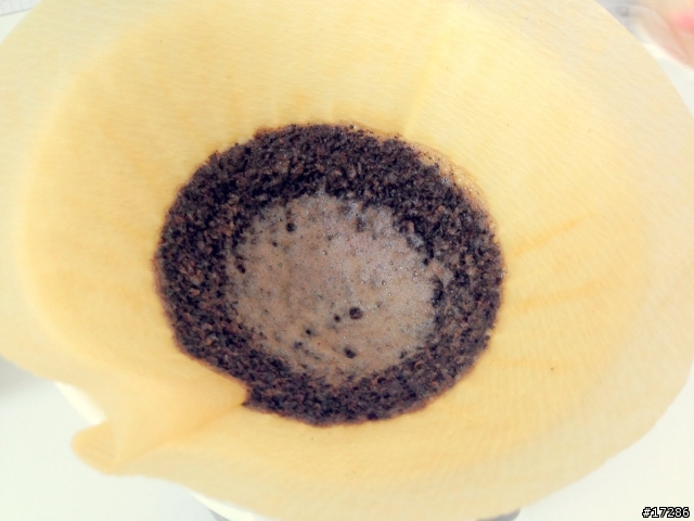 可以請大家幫我看一下手沖完的咖啡泥嗎？(4/9更新，porlex mini調教後)