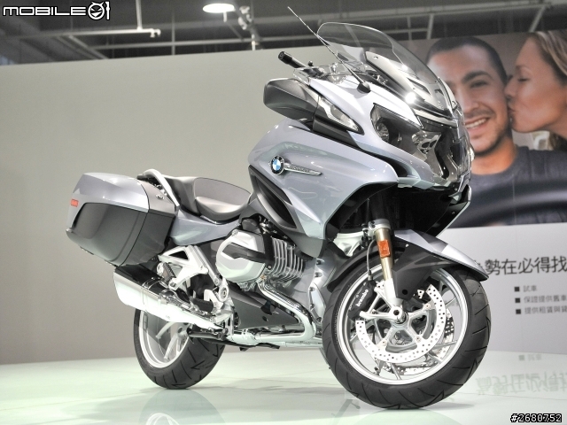 決擇  Yamaha Vmax  Vs.  BMW R1200RT