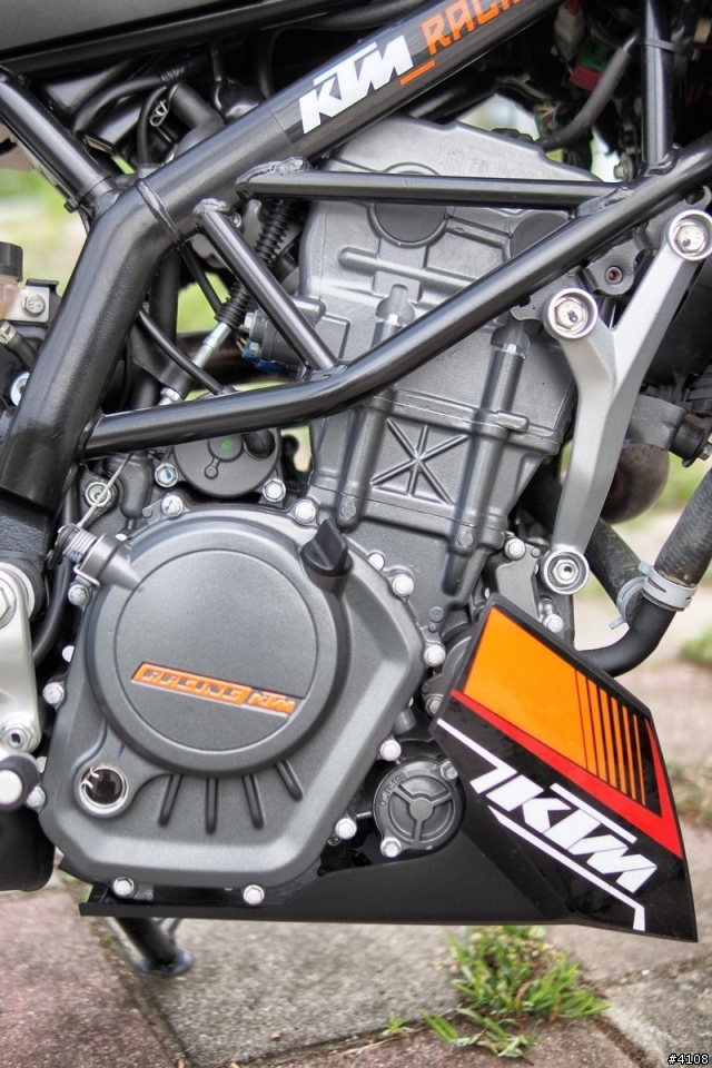 輕巧暢快的都市遊俠 - KTM Duke 200