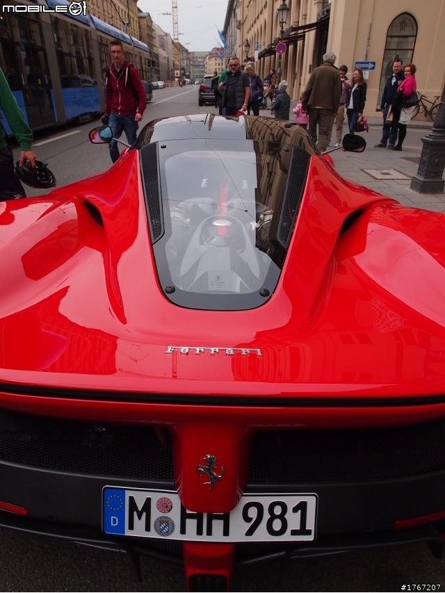 德國街頭巧遇馬王-LaFerrari