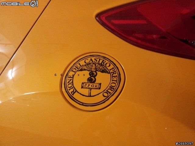 我把Veloster的輪圈噴上Plasti Dip後...