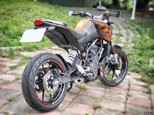 輕巧暢快的都市遊俠 - KTM Duke 200