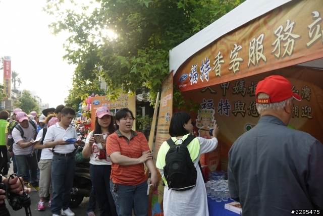 一生一定要體會的大甲媽祖繞境 有吃又有拿的福特休息站