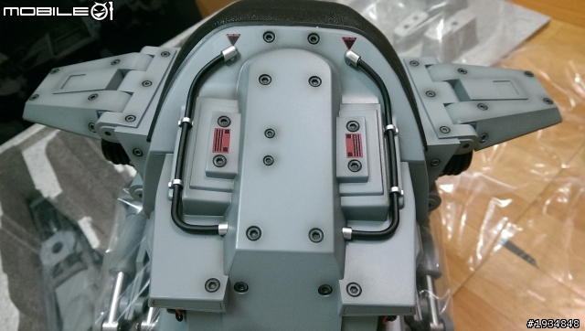 開箱~~~ Hot Toys 機器戰警 ED-209 ~^^~