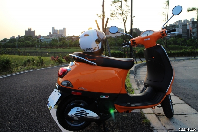 LT125開箱分享 (賽車橘）