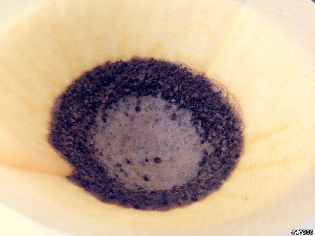 可以請大家幫我看一下手沖完的咖啡泥嗎？(4/9更新，porlex mini調教後)