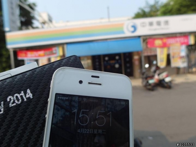 中華電信直營神腦門市欲購買M8發現問題..!!