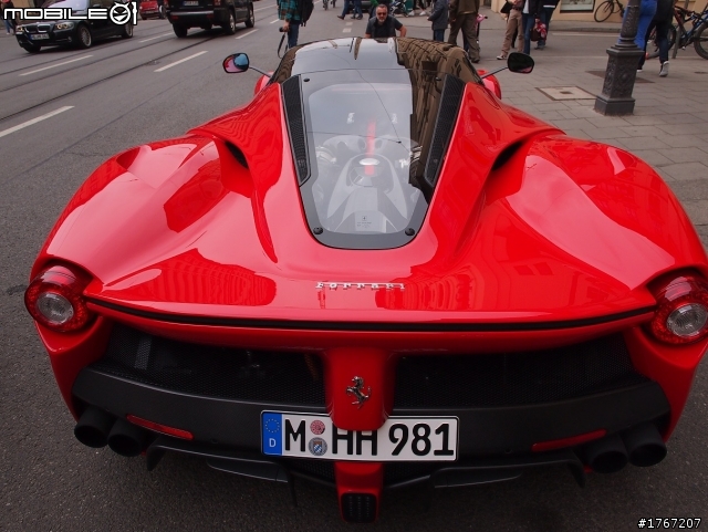 德國街頭巧遇馬王-LaFerrari