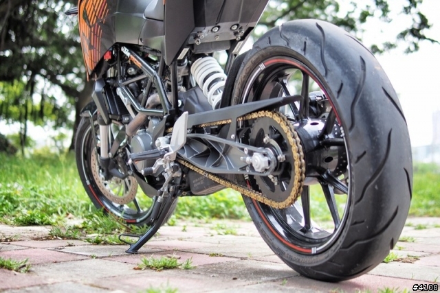 輕巧暢快的都市遊俠 - KTM Duke 200