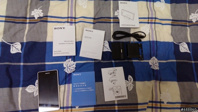 [開箱]老姊的人生第一支上網吃到飽綁約機SONY Z1 Compact(白)