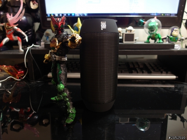 超簡易開箱~絕對光害!!  JBL PULSE 炫彩霓虹無線藍牙喇叭
