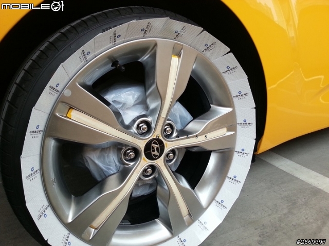 我把Veloster的輪圈噴上Plasti Dip後...