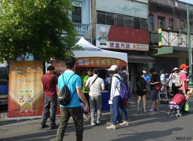 一生一定要體會的大甲媽祖繞境 有吃又有拿的福特休息站