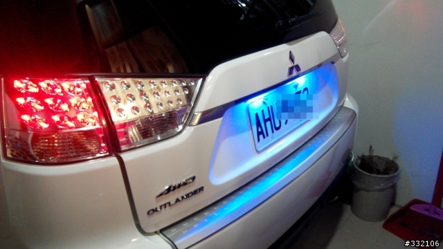 OUTLANDER 4WD 標示還真醜