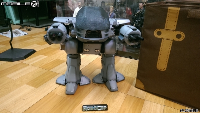 開箱~~~ Hot Toys 機器戰警 ED-209 ~^^~