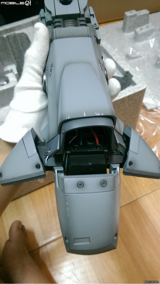 開箱~~~ Hot Toys 機器戰警 ED-209 ~^^~
