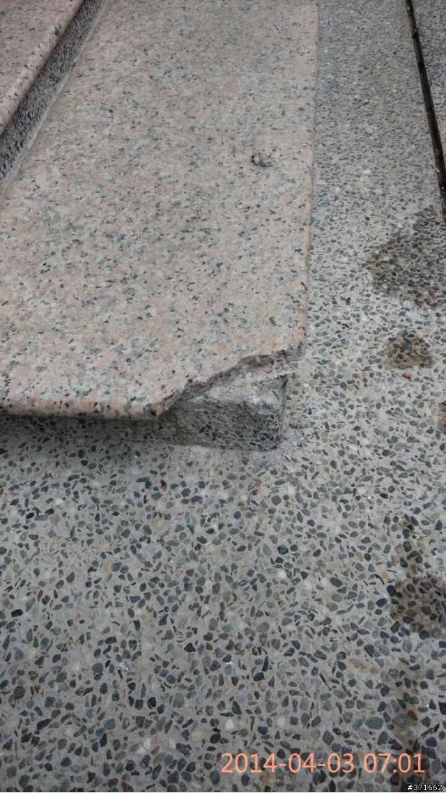 家門階梯缺角 該怎麼補救??(求助)