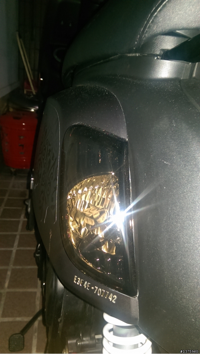 方向燈殼瘋狂進水起霧...