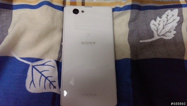 [開箱]老姊的人生第一支上網吃到飽綁約機SONY Z1 Compact(白)