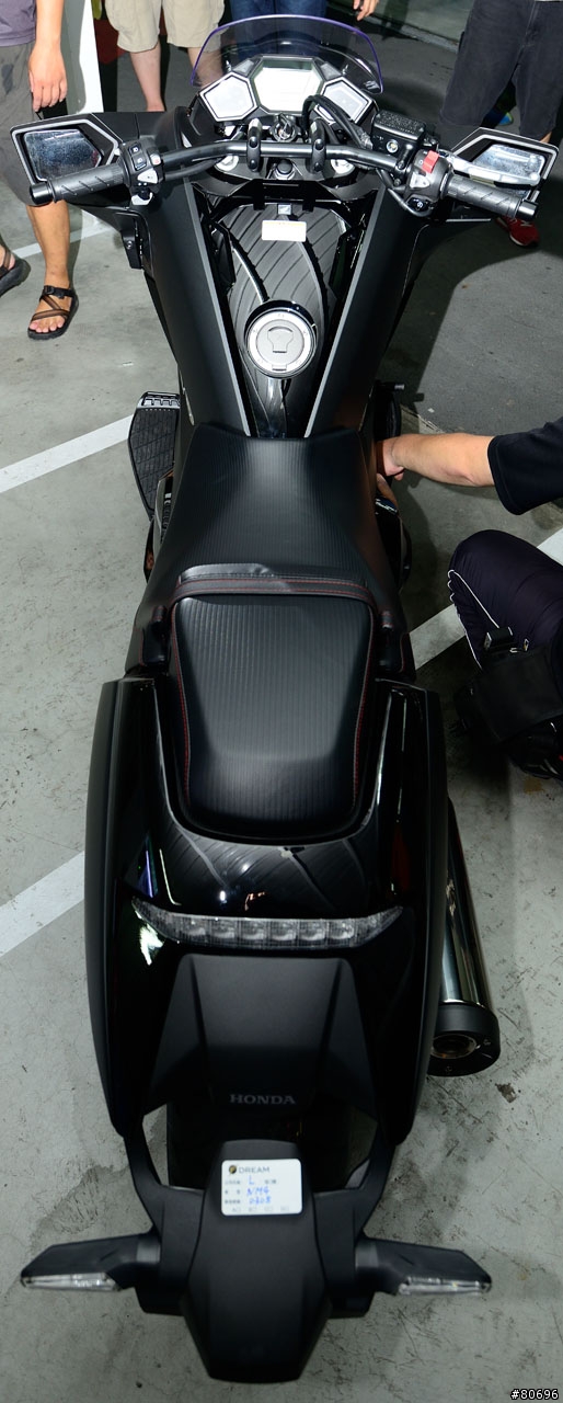 HONDA NM4 奶媽四夜間賞車