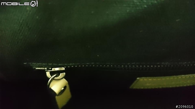 『簡易開箱』Burberry煙燻格紋郵差包。