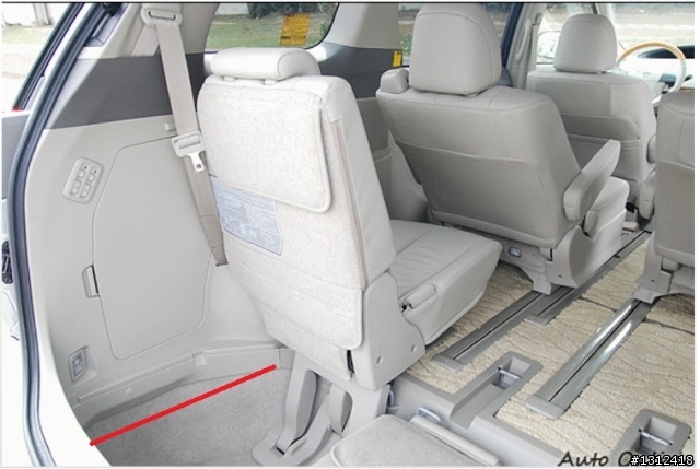 Toyota Previa 2.4 第三排後面行李箱大小