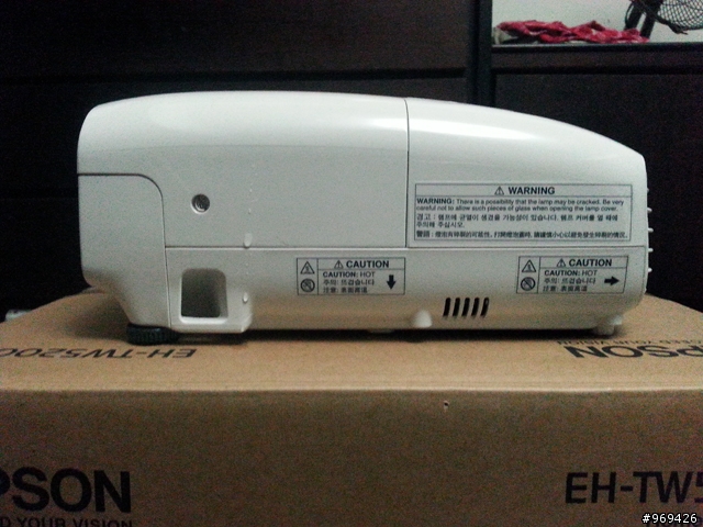 第二台投影機 epson eh-tw5200 開箱分享