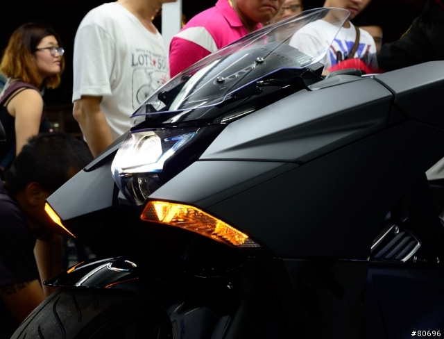 HONDA NM4 奶媽四夜間賞車
