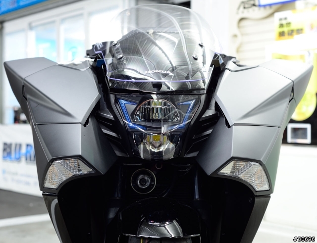 HONDA NM4 奶媽四夜間賞車