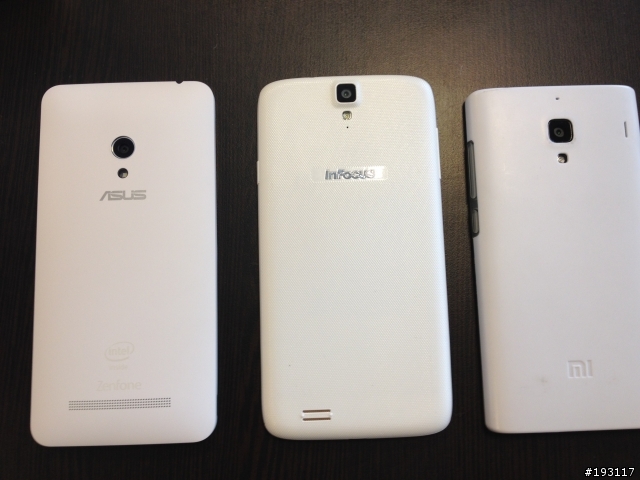 經過將近一個月的等待  終於到手了zenfone5!!  CP三劍客 終於團聚了.....