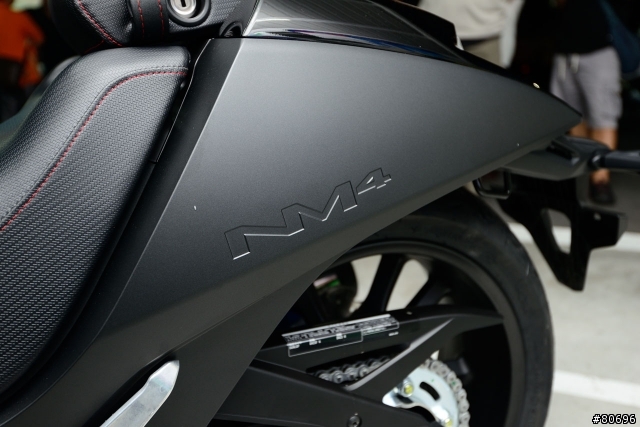 HONDA NM4 奶媽四夜間賞車